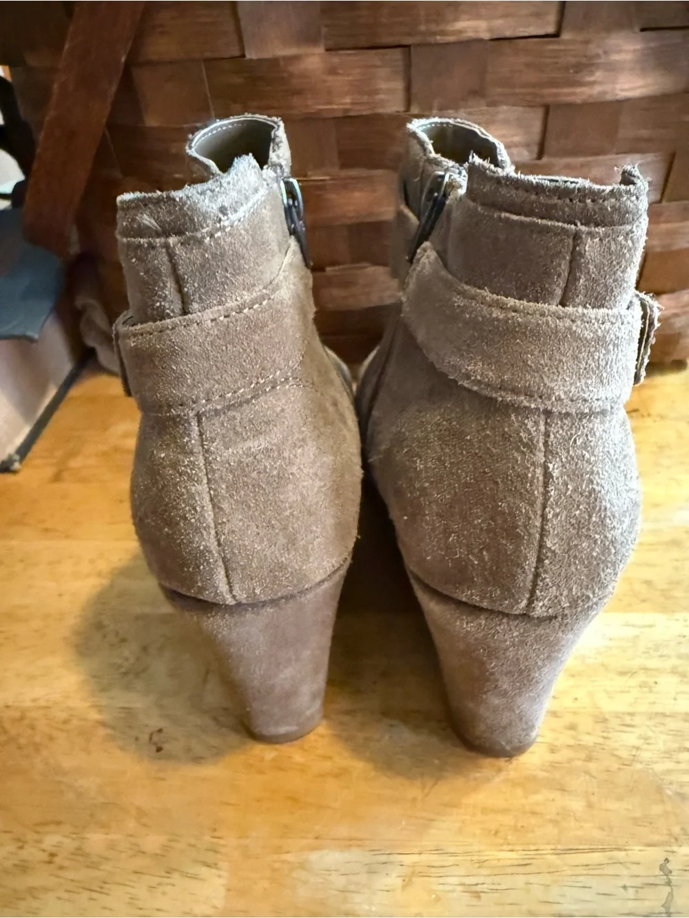 Dolce Vita Brown Suede wedge Ankle Booties with Side Zip 8.5